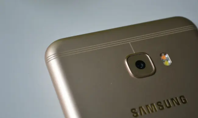 بررسی گلکسی C7 Pro بررسی گلکسی C7 Pro